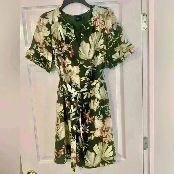 KAARI BLUE FLORAL DRESS - Picture 2 of 9